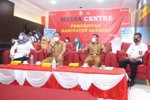 Kadis Kominfo Sanggau Menutup Webinar Peningkatan Teknik Public Speaking Kepada Tenaga Pendidik