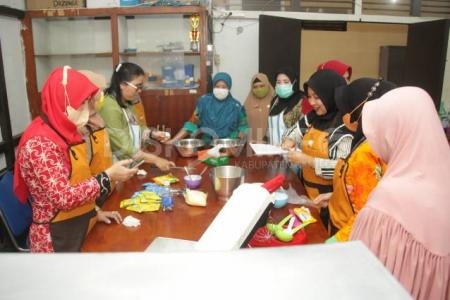 DWP Unit Pelaksana Dinas Kominfo Kabupaten Sanggau Menyelenggarakan Baking Class
