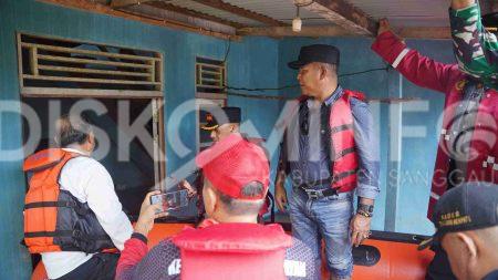 Pj. Bupati Sanggau Tinjau Lokasi Banjir di Kecamatan Kembayan