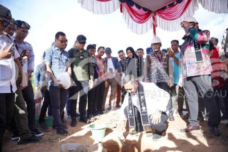 PJ Bupati Sanggau Dampingi Deputi Kementerian Koperasi UKM Peletakan Batu Pertama Pembangunan Pabrik Minyak Makan Merah
