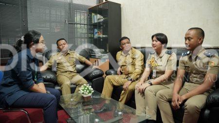 Kadis Kominfo Kabupaten Sanggau Bersama Praja IPDN Kampus Kalbar Jadi Narasumber Podcast RRI Entikong