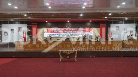 Bupati Sanggau Hadiri Rapat Paripurna Penandatanganan Nota Kesepakatan KUA-PPAS 2026