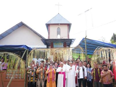 Wabup Sanggau Meresmikan Gereja Katolik Santo Paulus Stasi Suruh Engkadok di Entikong