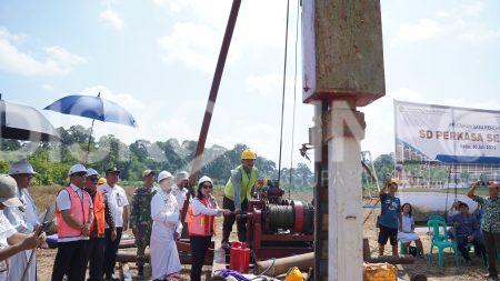 Peletakan Batu Pertama di SD Perkasa Sekayam oleh Wakil Bupati Sanggau