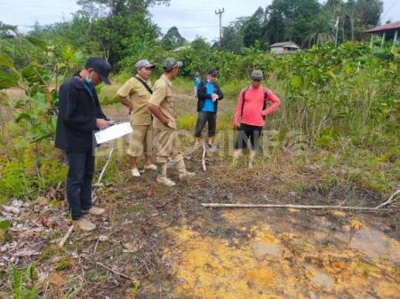 Bidang P2BE Diskominfo Kab. Sanggau melakukan pengecekan lokasi pembangunan menara telekomunikasi N3T