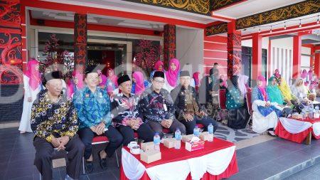PJ Sekda Sanggau Melepas Pawai Ta’aruf Sambut Bulan Suci Ramadhan