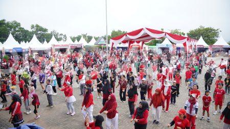 Semangat HUT ke-80 RI, Bupati dan Wakil Bupati Sanggau Ikuti Jalan Sehat dan Zumba Bersama