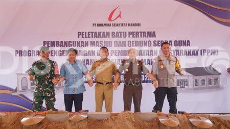 Pj. Bupati Sanggau Lakukan Peletakan Batu Pertama Pembangunan Masjid dan Gedung Serba Guna Desa Sansat