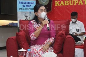 Ketua TP PKK Berbincang-bincang Bersama RRI Sanggau Terkait Pengarustamaan Gender