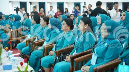 Ketua TP PKK Kabupaten Sanggau Hadiri Rakerda PKK X Tingkat Provinsi Kalbar di Kabupaten Landak