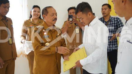 Bupati Sanggau Kukuhkan 37 Orang BPD se-Kecamatan Entikong