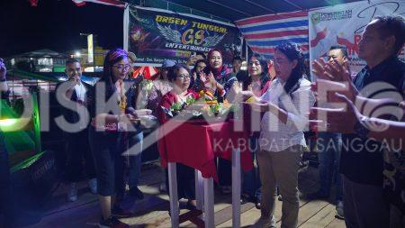 Wakil Bupati Sanggau Tutup Panggung Hiburan HUT ke-80 RI di Kecamatan Kembayan