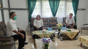 PENDAMPINGAN INTENSIF PENGGUNAAN APLIKASI SP4N LAPOR! DI KECAMATAN KEMBAYAN DAN ENTIKONG