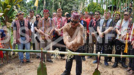 Bupati Sanggau Resmikan Pemindahan Pedagi Abai Singo Macan