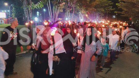Semarak Pawai Obor Idul Fitri 1446 H di Sanggau, Simbol Kebersamaan dan Toleransi