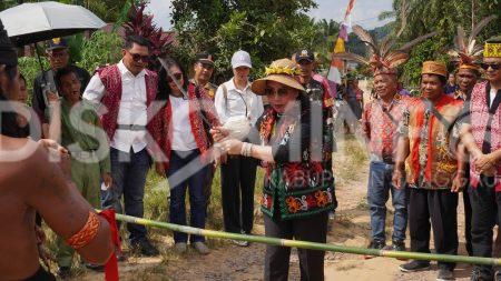 Wabup Sanggau Hadiri Gawai Nosuminu Podi dan HUT ke-2 Rumah Betang “Kumbang Raya”