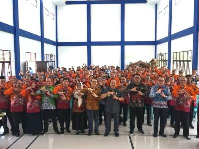 Bupati Sanggau Dorong Kepala Sekolah Jadi Motor Penggerak Mutu Pendidikan di MKKS SMP 2025