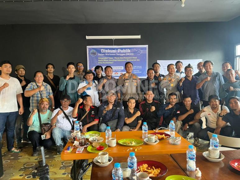 Kadis Kominfo Sanggau Menghadiri Diskusi Publik Ikatan Wartawan Sanggau