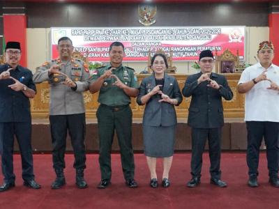 Wakil Bupati Sanggau Sampaikan Penjelasan Bupati atas Tiga Rancangan Perda Tahun 2025