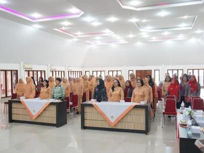 Pertemuan Rutin DWP Kabupaten Sanggau Bahas Literasi Digital Keluarga dan Investasi Emas