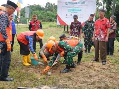 Wabup Sanggau Hadiri Peletakan Batu Pertama Gerai dan Pergudangan Koperasi Merah Putih