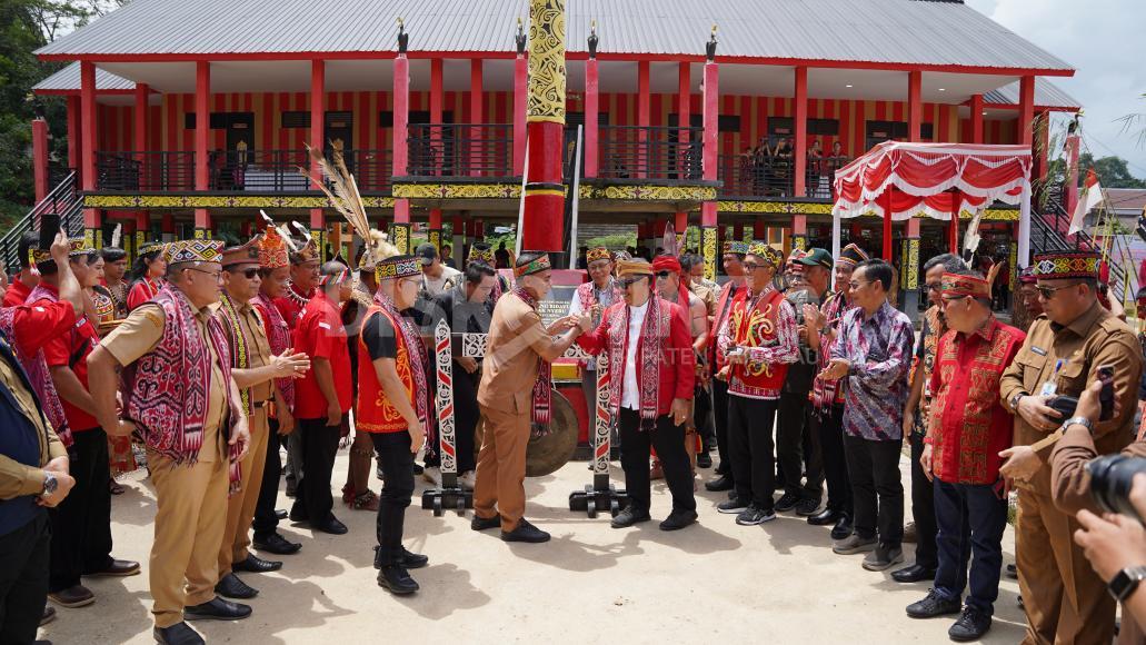 Wagub Kalbar dan Bupati Sanggau Resmikan Rumah Betang Bidayuh, Simbol Persatuan di Wilayah Perbatasan