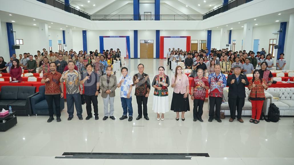 Wabup Sanggau jadi Narasumber di Pra Kongres Literasi Dayak Internasional di Sekadau