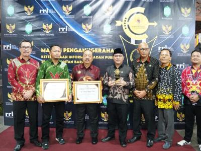 Bupati Sanggau Hadiri Malam Penganugerahan Keterbukaan Informasi Publik se-Kalbar 2025, Kabupaten Sanggau Raih Sejumlah Penghargaan