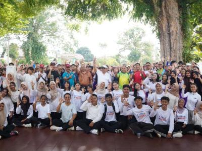 Pemerintah Kabupaten Sanggau Gelar Olahraga Bersama Peringati HUT Korpri ke-54 dan Gerakan Ayah Teladan Indonesia