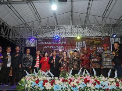 Wabup Sanggau Apresiasi Pagelaran Seni Sandur Madura