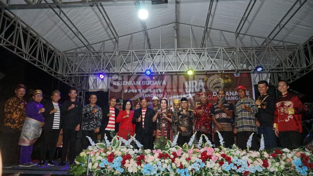 Wabup Sanggau Apresiasi Pagelaran Seni Sandur Madura