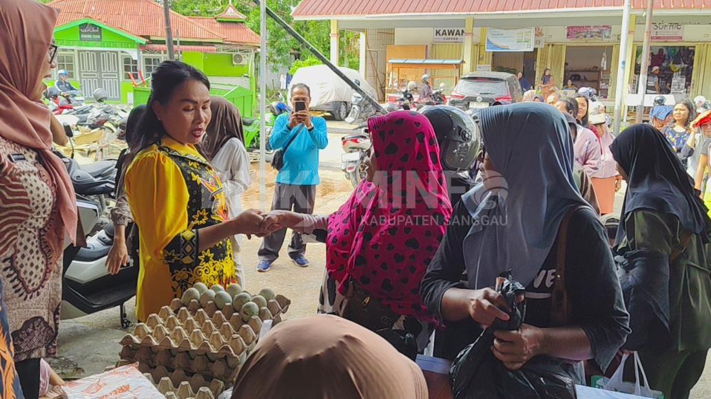 Dalam Rangka Menyambut Natal dan Tahun Baru 2026 Pemkab Sanggau Laksanakan Pasar Murah