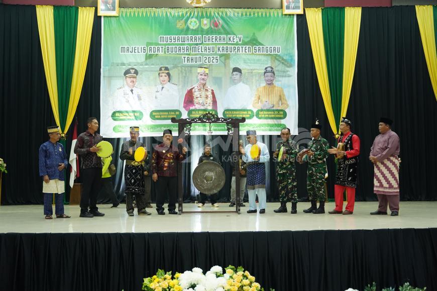Bupati Sanggau Buka Musda V MABM di Gedung Balai Betomu