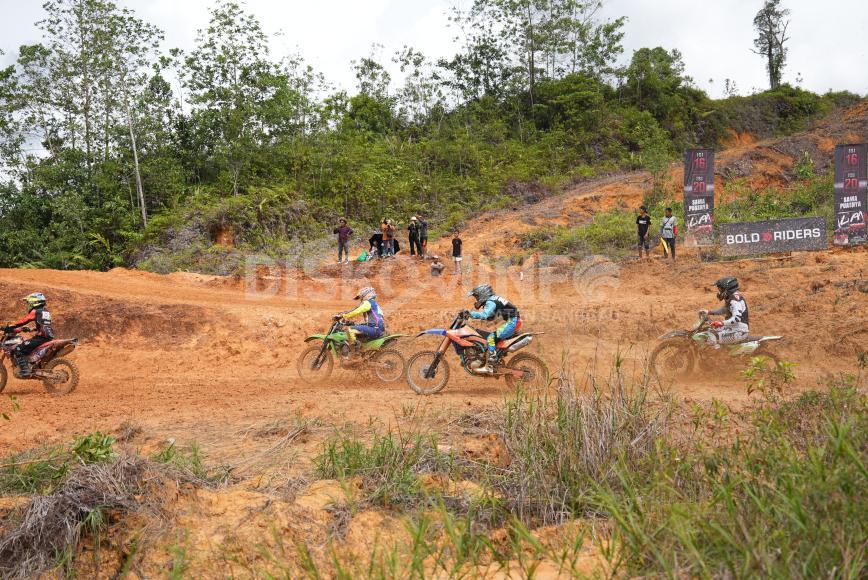 Bupati Sanggau Membuka Kejuaraan Kapolres Cup Grasstrack Tahun 2025