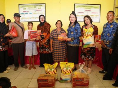 Wabup Sanggau Serahkan Bantuan untuk Lansia Terlantar dan Penyandang Disabilitas di Desa Serambai Jaya