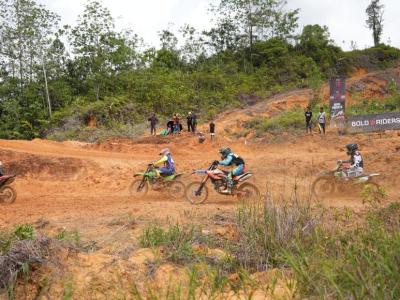 Bupati Sanggau Membuka Kejuaraan Kapolres Cup Grasstrack Tahun 2025