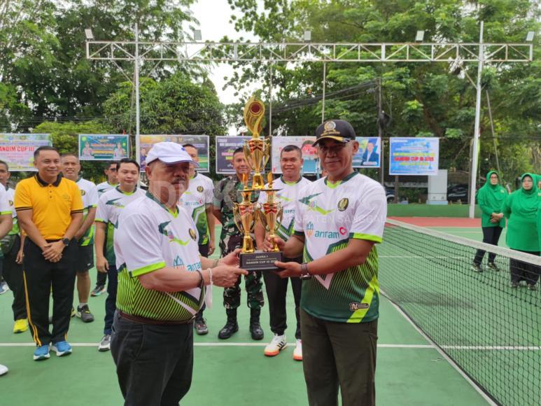 Bupati Sanggau Buka Turnamen Tenis Lapangan Dandim Cup III