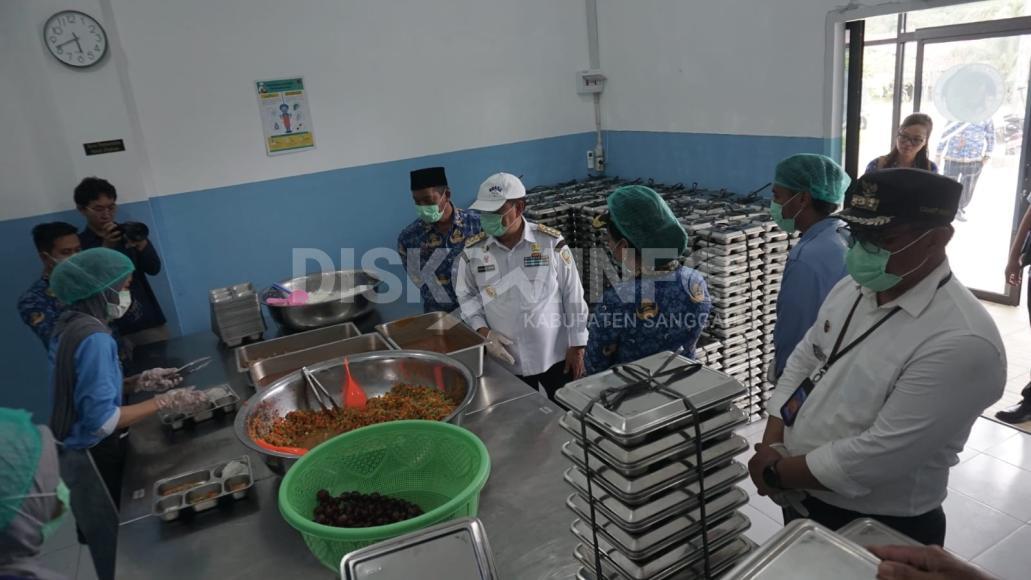 Bupati bersama Wakil Bupati Sanggau melakukan peninjauan langsung ke Dapur MBG