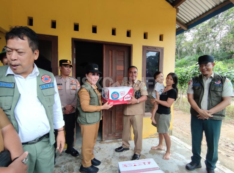 Wabup Sanggau Dampingi Plt. Deputi BNPB Tinjau Lokasi Pasca Banjir dan Salurkan Bantuan