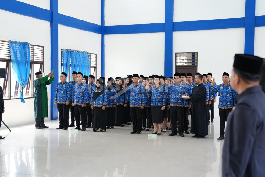 Bupati Sanggau Lantik Kepala Sekolah PAUD, SD, dan SMP Tahun 2026