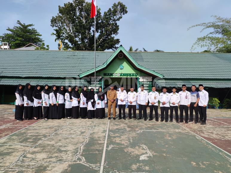 Kadis Kominfo Sanggau Jadi Pembina Upacara, Tekankan Pentingnya Etika dan Jejak Digital di Kalangan Remaja