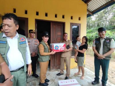 Wabup Sanggau Dampingi Plt. Deputi BNPB Tinjau Lokasi Pasca Banjir dan Salurkan Bantuan