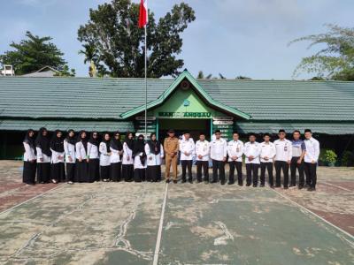 Kadis Kominfo Sanggau Jadi Pembina Upacara, Tekankan Pentingnya Etika dan Jejak Digital di Kalangan Remaja