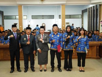 Serahkan SK PPPK Paruh Waktu, Ini Pesan Bupati Sanggau