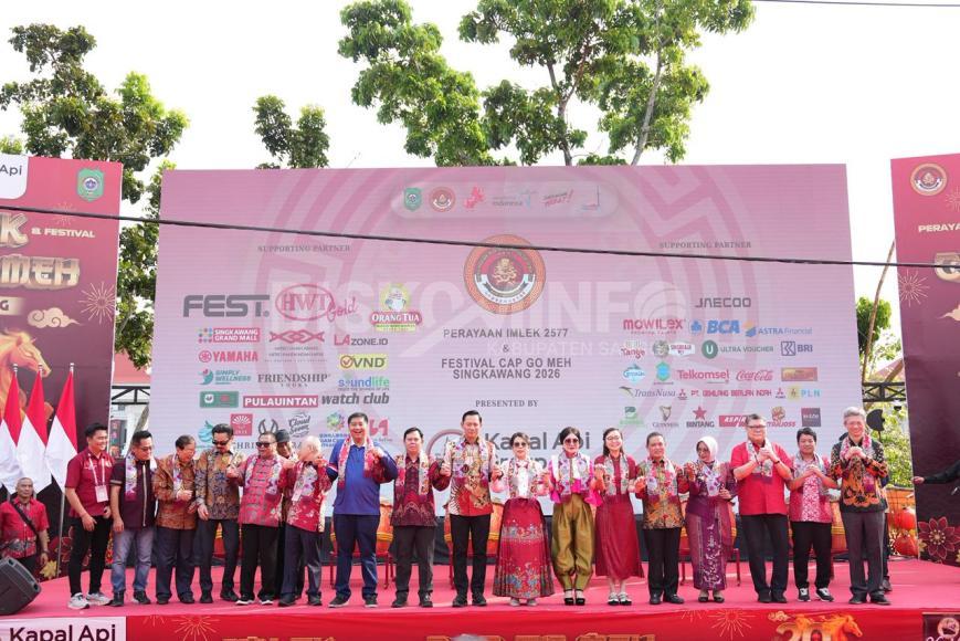 Bupati Sanggau Hadiri Puncak Festival Cap Go Meh 2026 di Singkawang