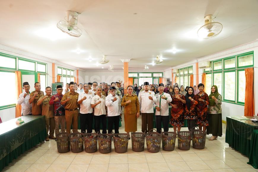 Penyerahan Sembako Dalam Rangka Bulan Ramadhan 1447 H, Ini Pesan Wakil Bupati Sanggau