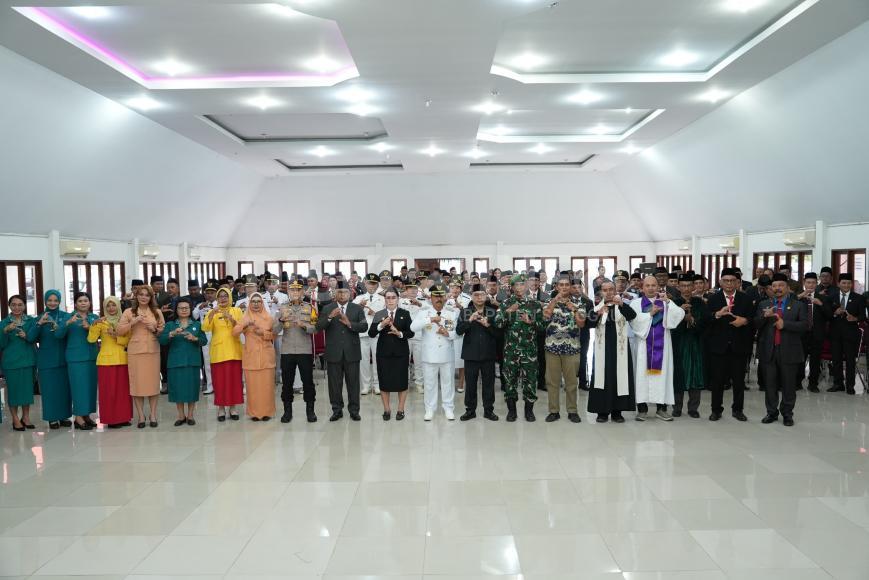 Bupati Sanggau Melantik Sejumlah Pejabat Administrator dan Pengawas di Lingkungan Pemkab Sanggau
