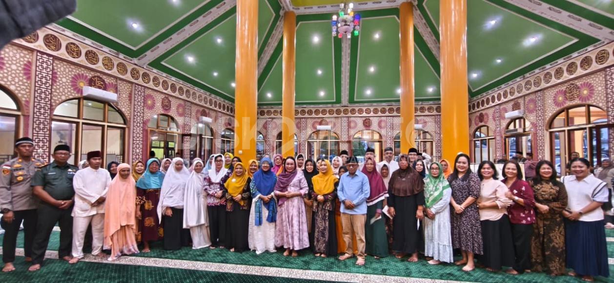 Wakil Bupati Sanggau Susana Herpena Gelar Safari Ramadhan di Masjid Al-Fallah Semuntai