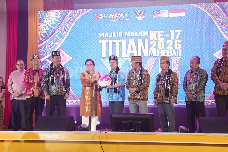 Wakil Bupati Sanggau Hadiri Malam Titian Muhibah ke-XVII di Serian, Malaysia