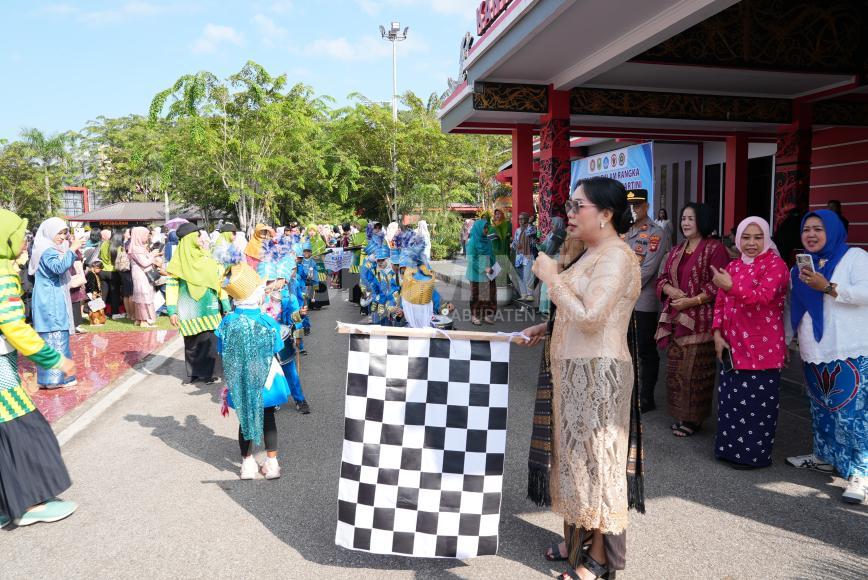 Wakil Bupati Sanggau Buka Karnaval Hari Kartini, Tanamkan Cinta Budaya Sejak Dini